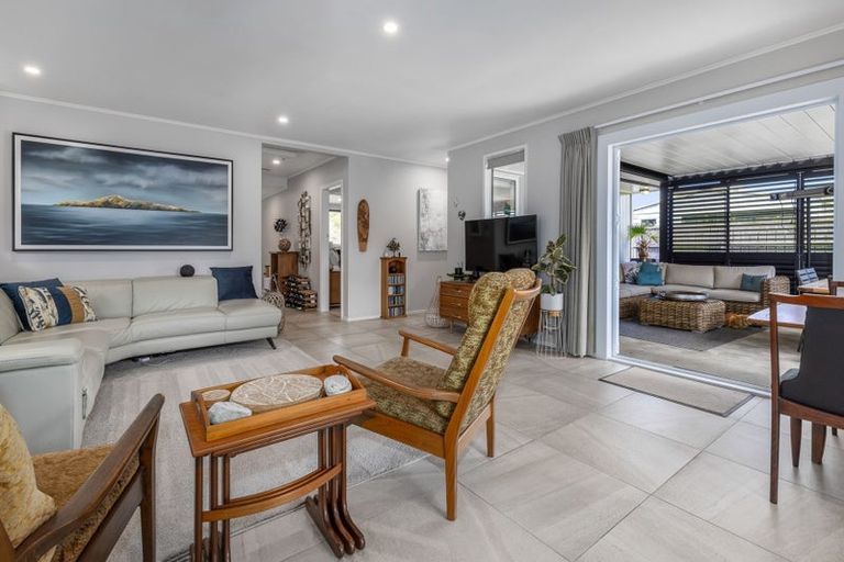 Photo of property in 2 Martin Road, Paraparaumu Beach, Paraparaumu, 5032