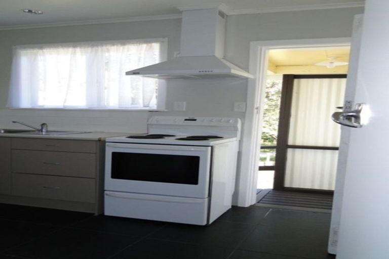 Photo of property in 39 Mcclintock Road, Massey, Auckland, 0614