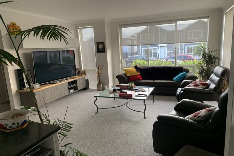 Photo of property in 73 Karepiro Drive, Stanmore Bay, Whangaparaoa, 0932