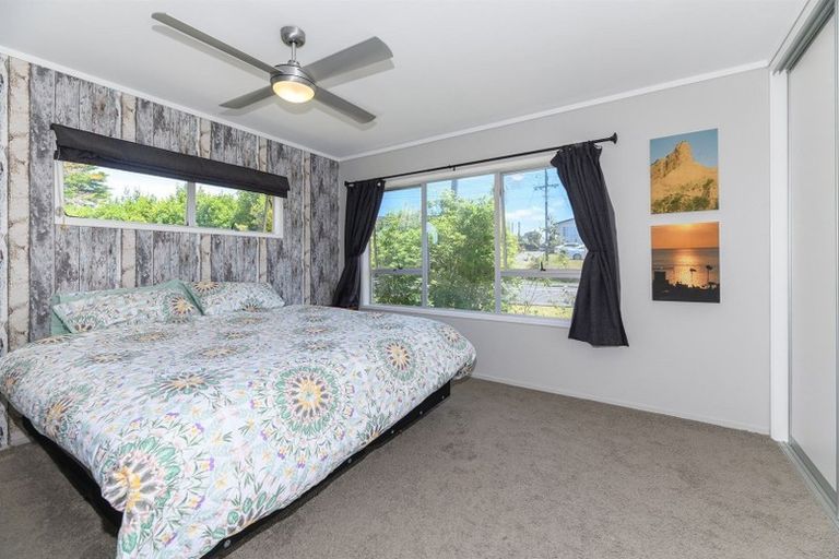 Photo of property in 112 Lincoln Park Avenue, Massey, Auckland, 0614
