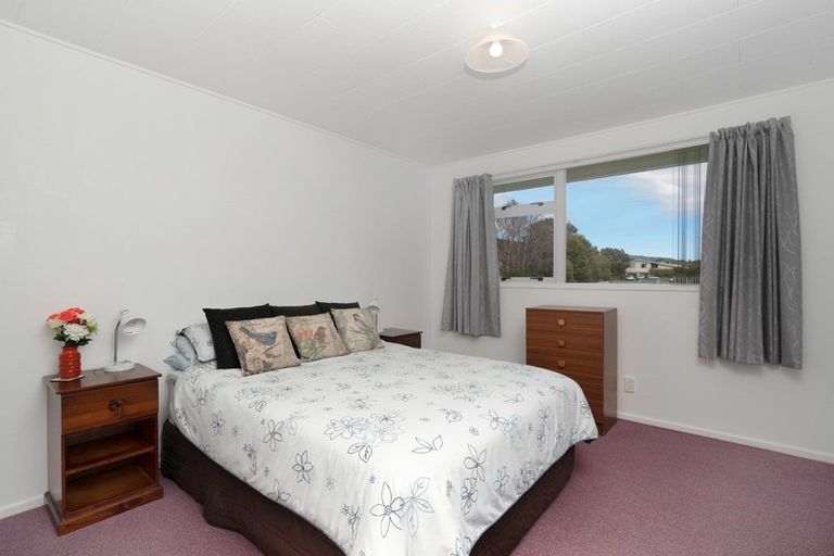 Photo of property in 9 Lesley Grove, Waikanae, 5036