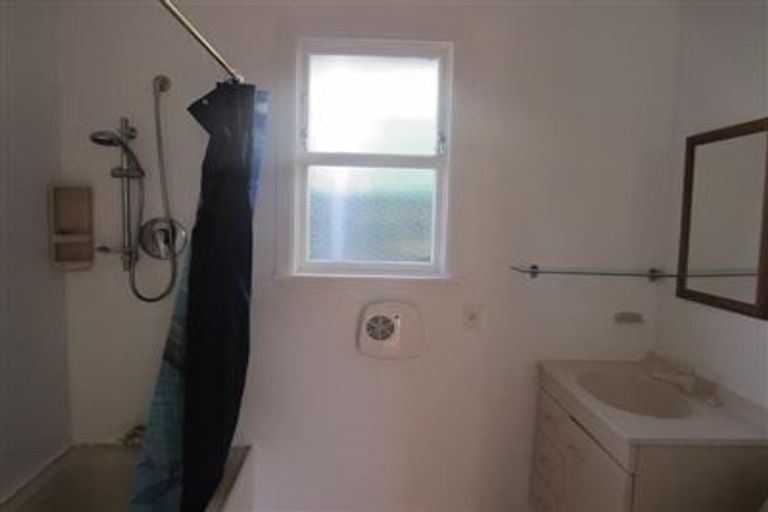 Photo of property in 66 Mark Avenue, Paparangi, Wellington, 6037