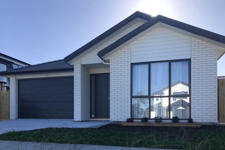 Photo of property in 6 Fjord Way, Karaka, Papakura, 2113