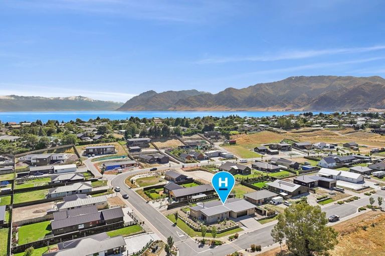 Photo of property in 2 Tomtit Crescent, Lake Hawea, Wanaka, 9382