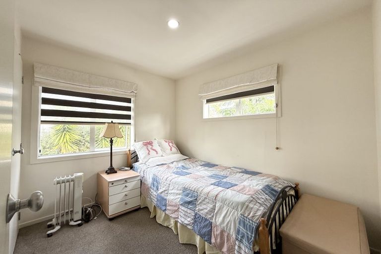 Photo of property in 1/86 Fernhill Way, Oteha, Auckland, 0632