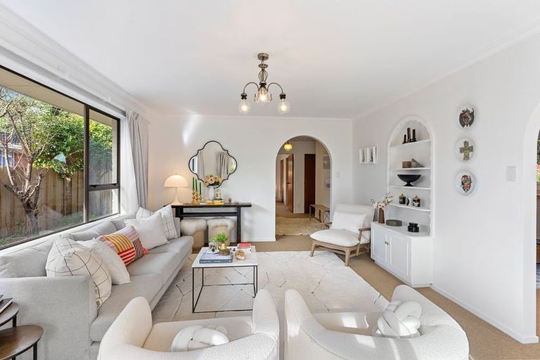 Photo of property in 28 Rewarewa Crescent, Waikanae, 5036