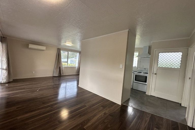 Photo of property in 8 Citril Place, Red Hill, Papakura, 2110