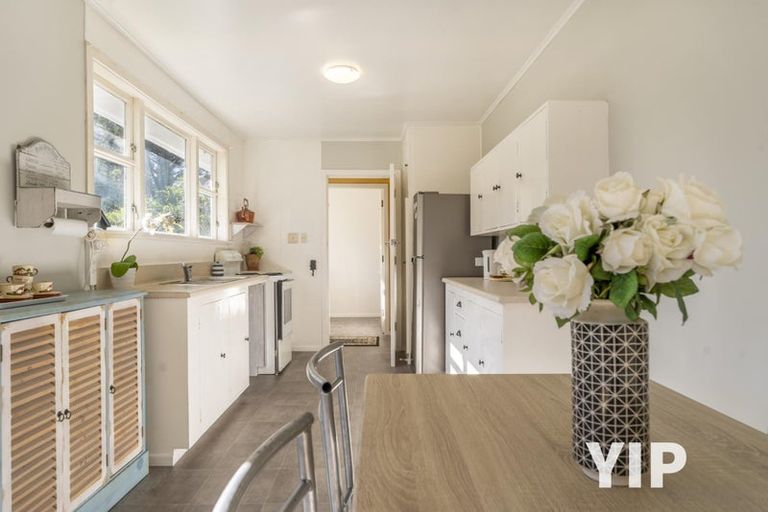 Photo of property in 10 Turville Crescent, Newlands, Wellington, 6037