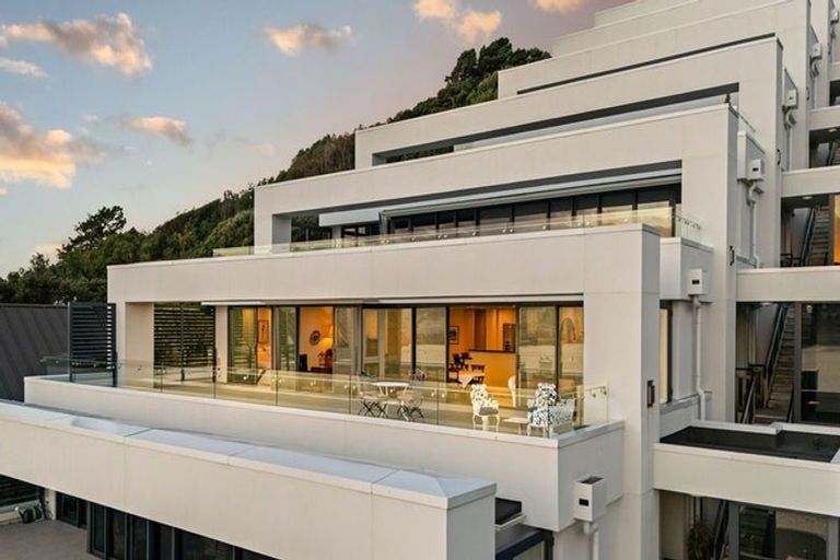 Photo of property in 4/308 Oriental Parade, Oriental Bay, Wellington, 6011