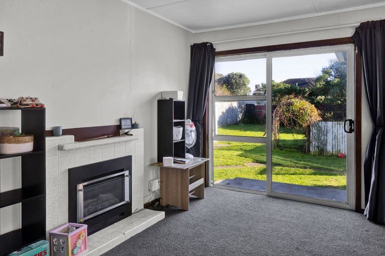 Photo of property in 16 Hadfield Street, Patea, 4520