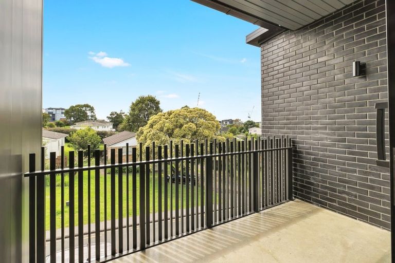 Photo of property in 25 Potter Avenue, Northcote, Auckland, 0627
