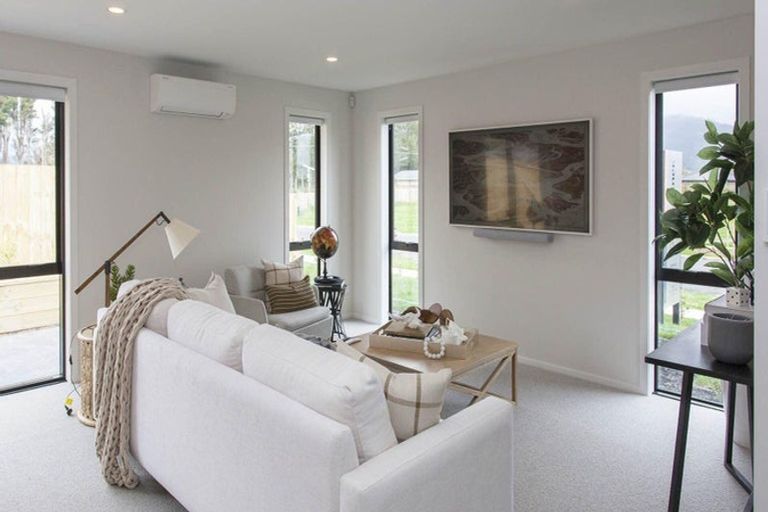 Photo of property in 63 Rorotu Avenue, Karaka, 2113