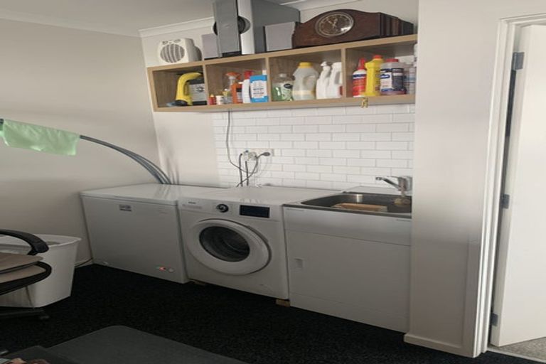 Photo of property in 73 Karepiro Drive, Stanmore Bay, Whangaparaoa, 0932