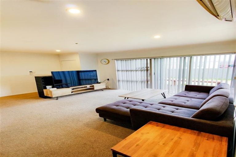 Photo of property in 70 Raglan Street, Mangere East, Auckland, 2024
