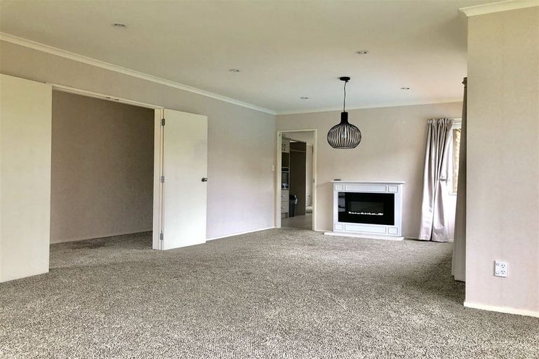 Photo of property in 9 Breon Place, Flat Bush, Auckland, 2016