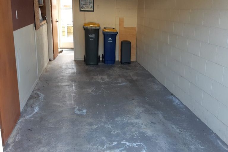 Photo of property in 3/84 Pupuke Road, Hillcrest, Auckland, 0627