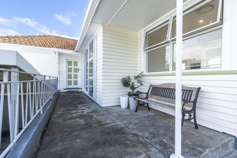 Photo of property in 15 Tarahua Road, Vogeltown, New Plymouth, 4310