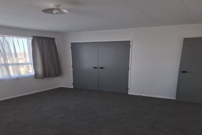 Photo of property in 4 Stroud Way, Newlands, Wellington, 6037