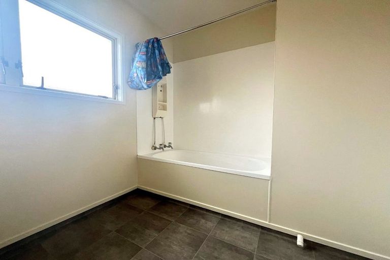 Photo of property in 29 Barneys Farm Road, Clendon Park, Auckland, 2103