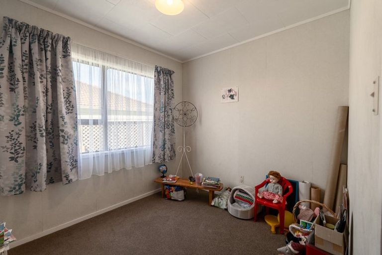Photo of property in 6 William Souter Street, Forrest Hill, Auckland, 0620