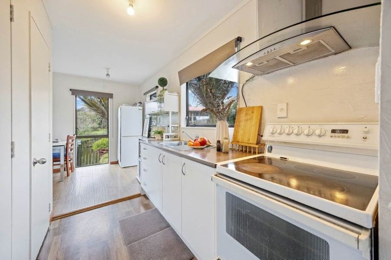 Photo of property in 48a Brains Road, Kelston, Auckland, 0602