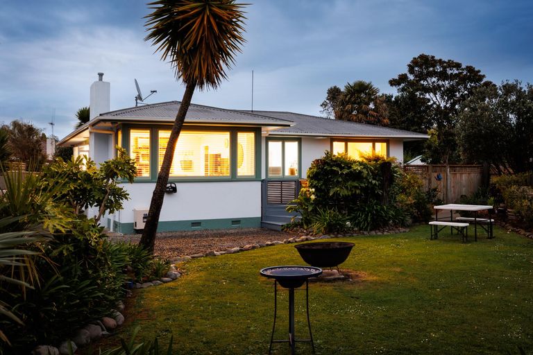 Photo of property in 24 Parkland Crescent, Terrace End, Palmerston North, 4410