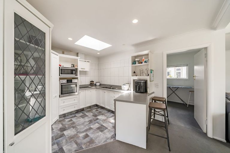 Photo of property in 22 Saint Ronans Avenue, Waterloo, Lower Hutt, 5011