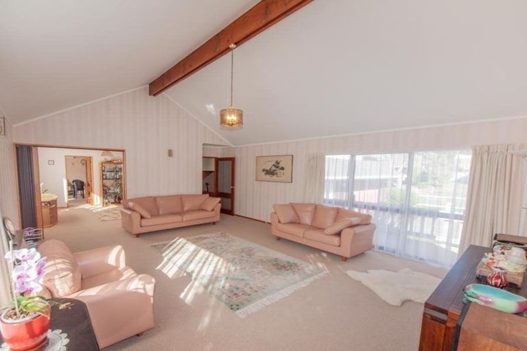 Photo of property in 36 Burbank Crescent, Churton Park, Wellington, 6037