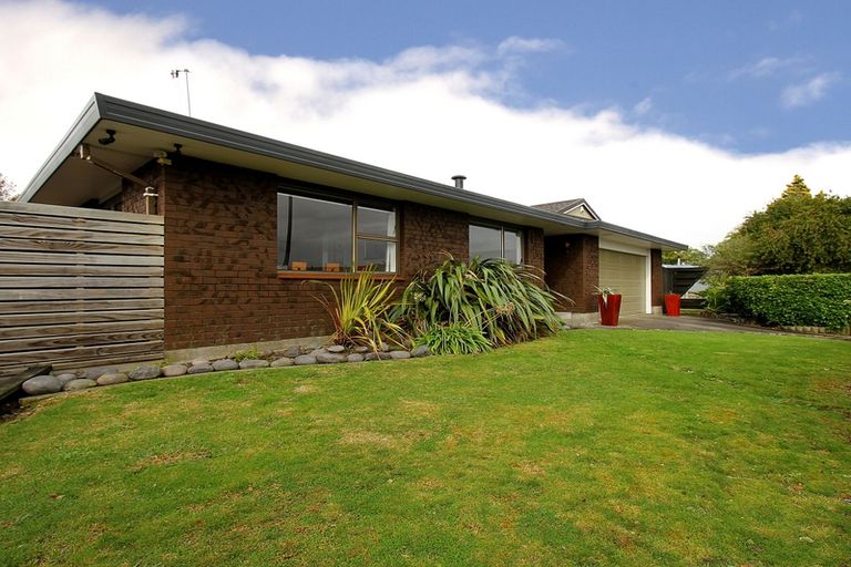 Photo of property in 18 Edwards Place, Terrace End, Palmerston North, 4410
