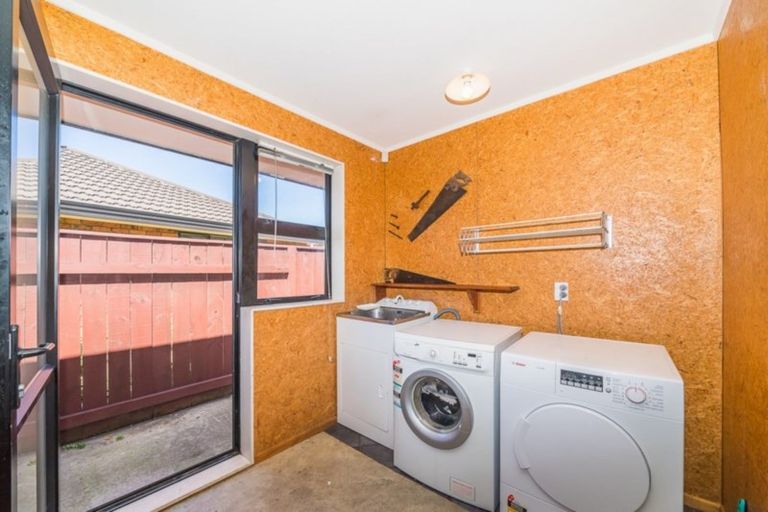 Photo of property in 10 Geneva Terrace, Kelvin Grove, Palmerston North, 4414