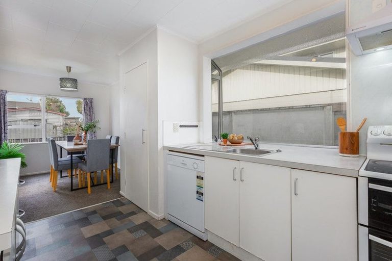 Photo of property in 2 Pascoe Avenue, Paremata, Porirua, 5026