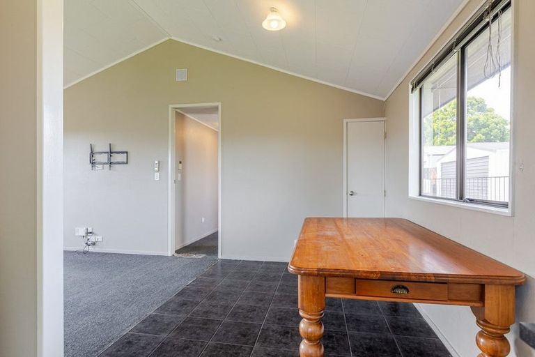 Photo of property in 30 Peppertree Glade, Kelvin Grove, Palmerston North, 4414