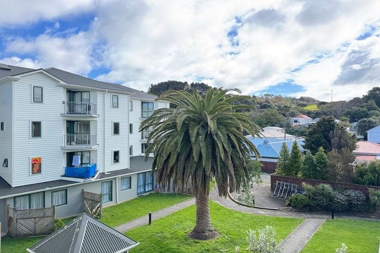 Photo of property in Palm Grove Apartments, 7/13c Palm Grove, Berhampore, Wellington, 6023