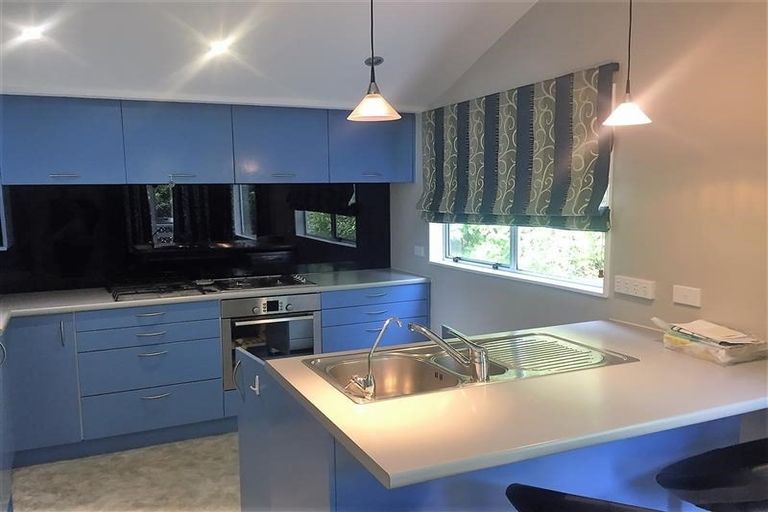 Photo of property in 13a Kingsbridge Place, Newlands, Wellington, 6037