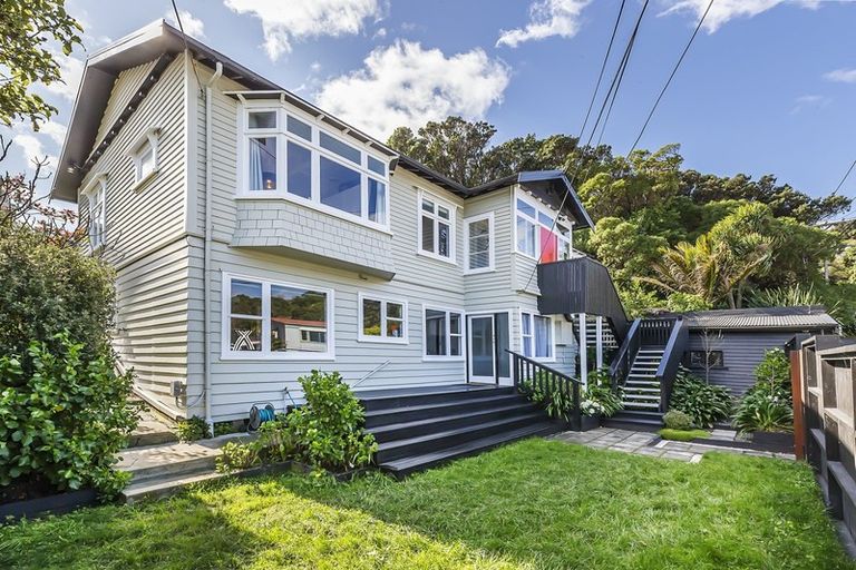 Photo of property in 3 Thames Street, Island Bay, Wellington, 6023