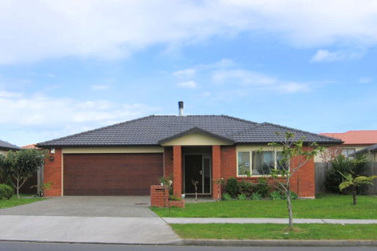 Photo of property in 7 Middlefield Drive, East Tamaki Heights, Auckland, 2016