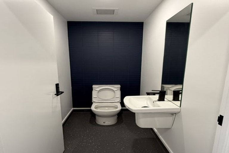Photo of property in 1/42 Wellesley Road, Mangere Bridge, Auckland, 2022