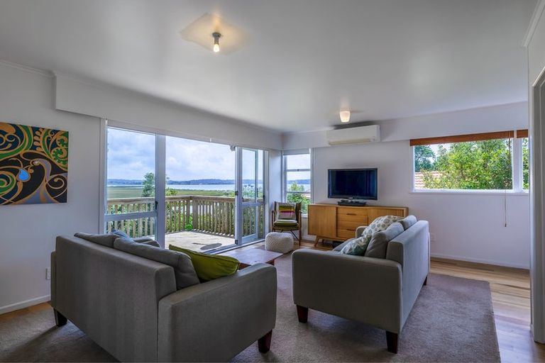 Photo of property in 40 Gill Avenue, Te Atatu Peninsula, Auckland, 0610