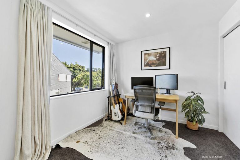 Photo of property in 2u7 Stone Street, Miramar, Wellington, 6022