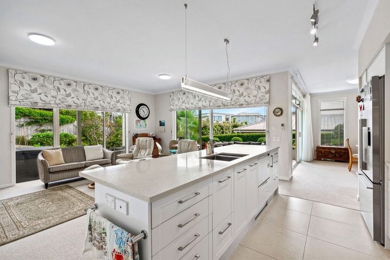 Photo of property in 61 Panorama Heights, Orewa, 0931