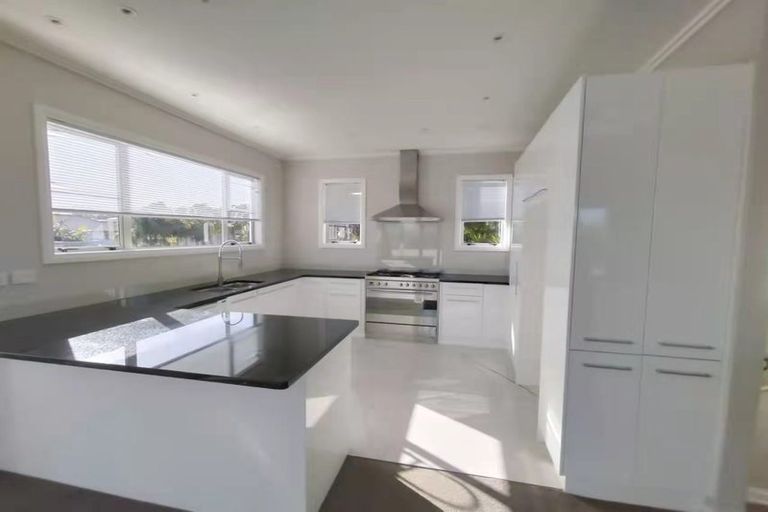 Photo of property in 56 Moyrus Crescent, East Tamaki Heights, Auckland, 2016