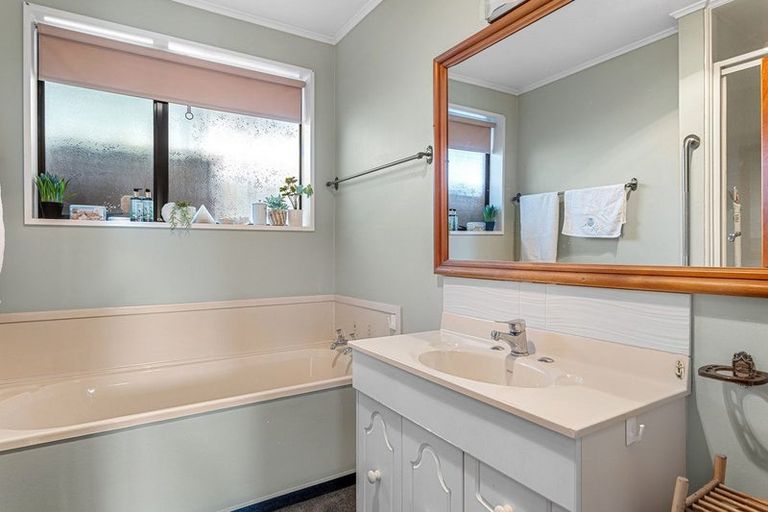 Photo of property in 11 Flaxwood Lane, Waltham, Christchurch, 8023