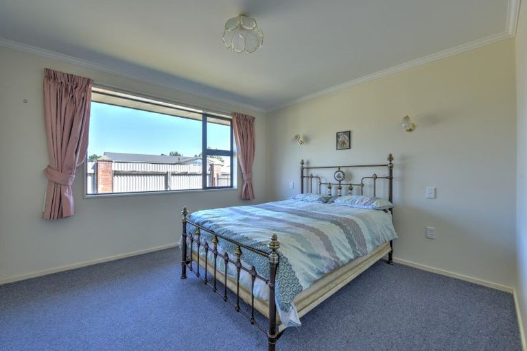 Photo of property in 37 Manse Street, Edendale, 9825