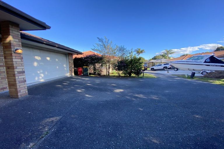 Photo of property in 6e Clearwater Cove, West Harbour, Auckland, 0618
