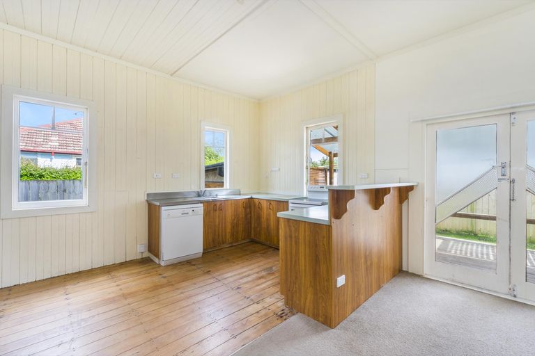 Photo of property in 10 Kahikatea Drive, Kinloch, Taupo, 3377