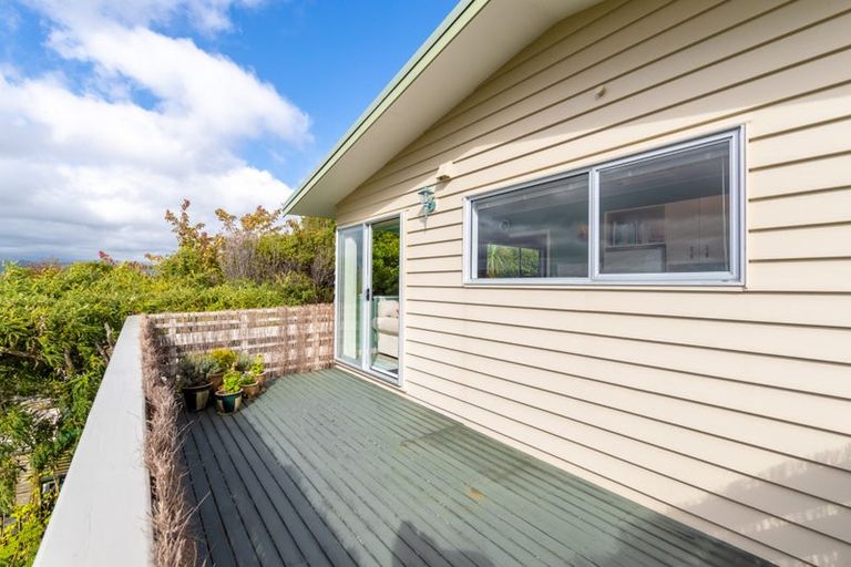 Photo of property in 5 Ardal Grove, Tirohanga, Lower Hutt, 5010