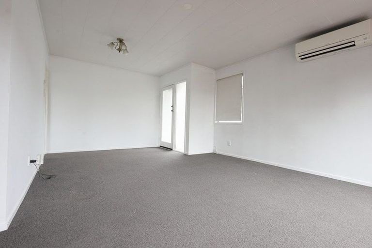 Photo of property in 16 Temuri Place, Glendene, Auckland, 0602