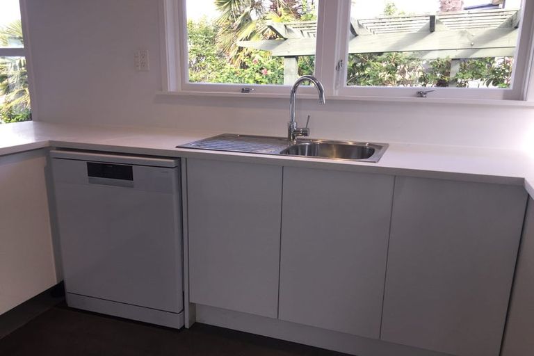 Photo of property in 3/6 East Coast Road, Milford, Auckland, 0620