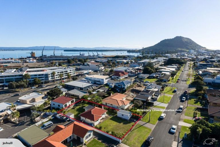 Photo of property in 52 Pitau Road, Mount Maunganui, 3116