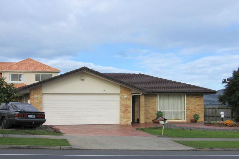 Photo of property in 240 Kilkenny Drive, East Tamaki Heights, Auckland, 2016